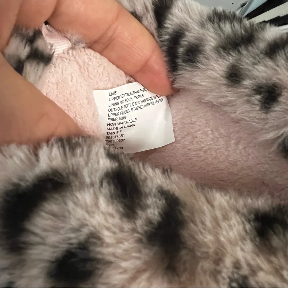 NWT Cat & Jack Furry Animal Print Slippers with Sparkly Pink Claws